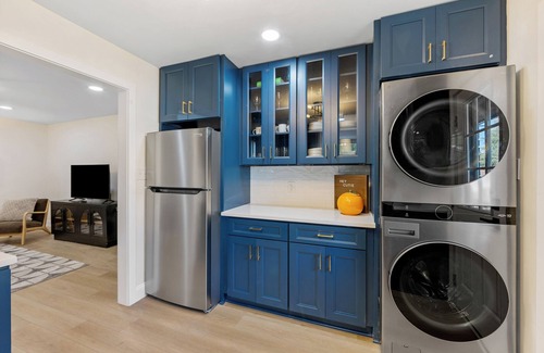 North Charlotte House | {Renovated 2BR in CLT – Where Location, Comfort & Mild Bragging Rights Collide}