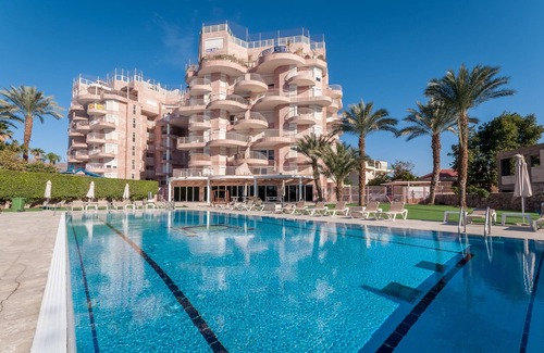 Eilat Apartment | Renovated 3 Bedroom - Residence with pool - AMDAR