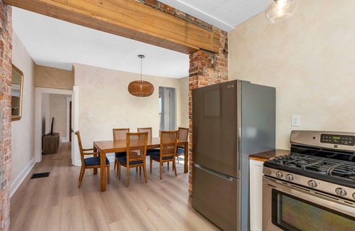 Franklin Park House | Renovated 3BD/2.5 BA On Franklin Park Conservatory! Private Gate to East Market