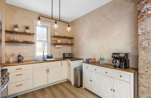 Franklin Park House | Renovated 3BD/2.5 BA On Franklin Park Conservatory! Private Gate to East Market
