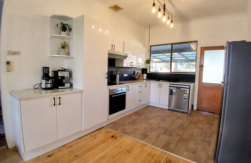 Risdon Park House | Renovated 3BD w/pool and spa bath