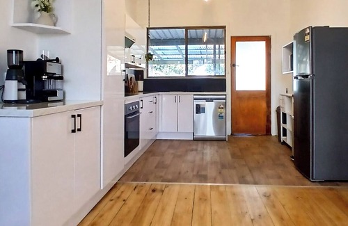 Risdon Park House | Renovated 3BD w/pool and spa bath