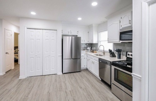 Charlotte House | Renovated 3BR - 1 Min to Music Factory - 2 Min to Uptown!