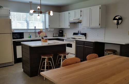 Lincolnville House | Renovated 3BR/2 BA Home in Summerville SC, Large Kitchen, Fenced In BackYard