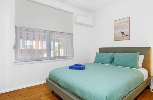 Shepparton House | Renovated 3BR near hospital with individual split systems throughout & Wifi.