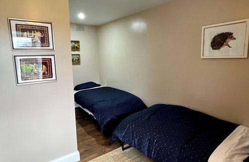 Broadford Other | Renovated 4-bedroom farmhouse in near Lough Derg & Scarriff with WiFi
