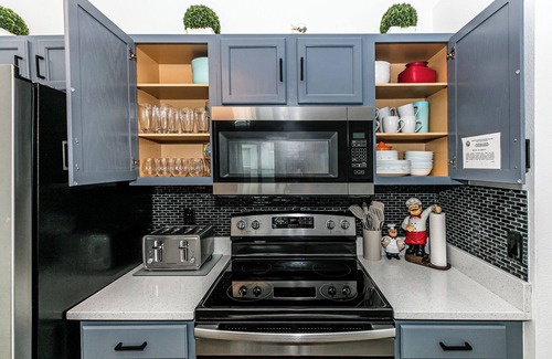 Westridge House | Renovated 4bd house close to Disney with heated pool, fireplace in Davenport