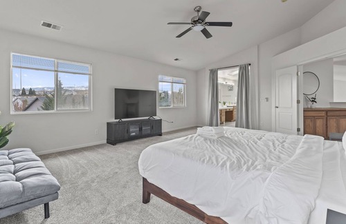 Northwest Reno House | Renovated 5BD/3BA Reno/Tahoe Getaway