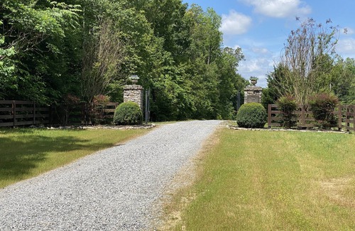 Hickman House | Renovated Airstream on 40 Park-like Acres in Dickson, TN, 45 Min. from Nashville