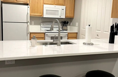 Meridian Apartment | Renovated and Comfortable-South Meridian. Close to everything.