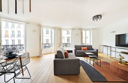 Quartier de Rochechouart Apartment | Renovated and modern 4BD for 12 guests!