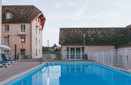 La Roche-Posay Apartment | Renovated apartment near Thermes with pool and Wi-Fi