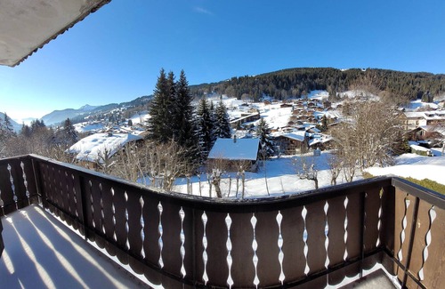 Les Gets Apartment | Renovated apartment 2 bedrooms - 5 ppl, balcony, parking, WIFI Les Gets
