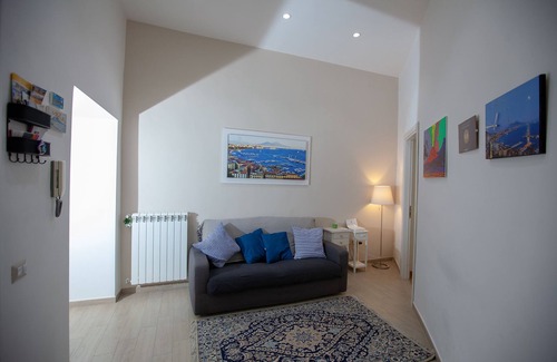 Naples City Centre House | Renovated apartment in the Garibaldi Central Station area.