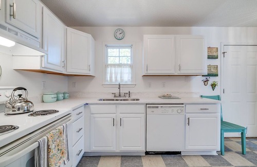 Beach Institute Apartment | Renovated Apartment Near Forsyth Park, Courtyard, Heated Pool Access