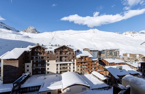 Val Claret Apartment | Renovated Apartment – Near Slopes & Shops – Balcony