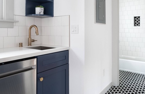 Cleveland Heights Apartment | Renovated apartment steps to Lake Merritt!