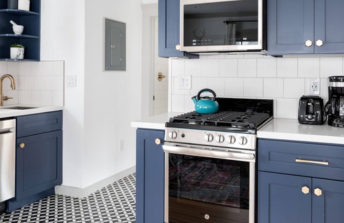 Cleveland Heights Apartment | Renovated apartment steps to Lake Merritt!