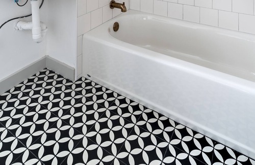 Cleveland Heights Apartment | Renovated apartment steps to Lake Merritt!