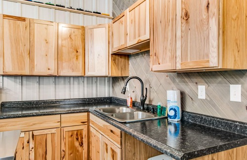 Mather House | Renovated barn retreat with firepit, grill, sauna, foosball, kayaks & movie room