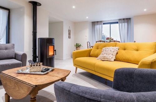 Nort-sur-Erdre Cottage | Renovated Barn with Terrace & Garden, Near Canal, 20km from Nantes - Ideal for Families or Professionals