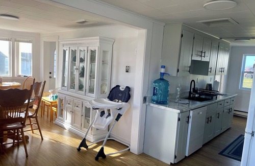 Terra Nova House | Renovated biscuit box style home. Located centrally to the best attractions.