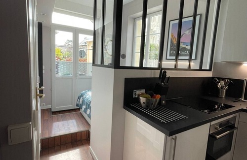 Villers-sur-Mer Apartment | Renovated bright F2 in hyper center town, 150m from the sea villers sur mer