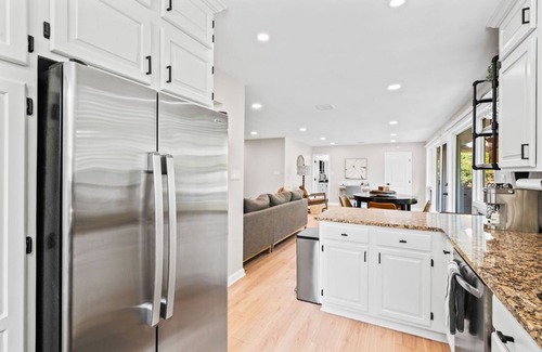 Lake Barcroft House | Renovated Bright Oasis w/Garage and Yard! 20 minutes to DC and Famous Landmarks