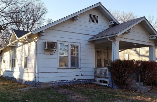 Iola House | Renovated Bungalow with Cozy Gas Fireplace