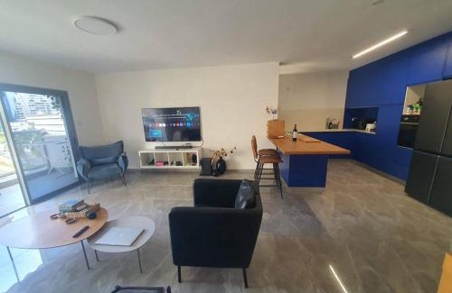 Tel Aviv Apartment | Renovated central 4 bedroom apt with great terrace and Bomb Shelter