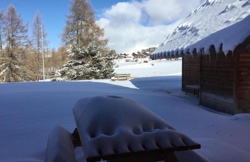 La Joue du Loup Ski Chalet | Renovated chalet for 6 with WIFI and free parking in La Joue du Loup