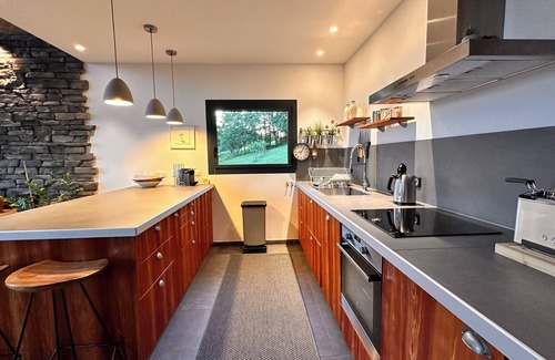 Chorges Ski Chalet | Renovated chalet sleeps 8 on 8000 m² of land, 10 minutes from Lac de Serre-Ponçon