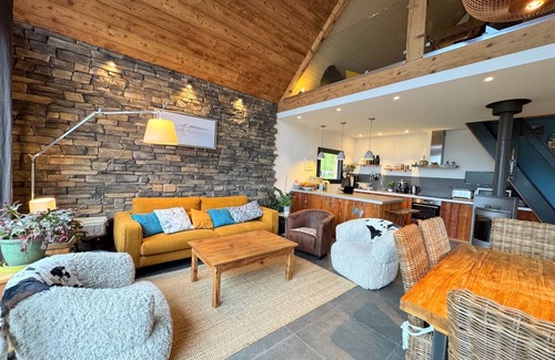 Chorges Ski Chalet | Renovated chalet sleeps 8 on 8000 m² of land, 10 minutes from Lac de Serre-Ponçon