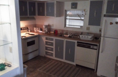 Taylor Creek House | Renovated,clean,comfortable,trailer on canal with Lake Okeechobee access.