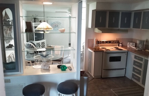 Taylor Creek House | Renovated,clean,comfortable,trailer on canal with Lake Okeechobee access.