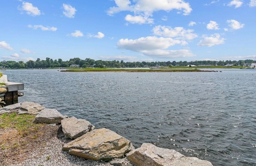 Warren House | Renovated Coastal Retreat⎥+8 beds ⎥Historic Waterfront