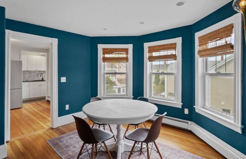 Warren House | Renovated Coastal Retreat⎥+8 beds ⎥Historic Waterfront