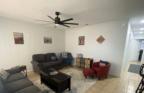 Abilene House | Renovated,Comfy&Spacious, LR, full kitchen, den, easy access to Univ.& interests