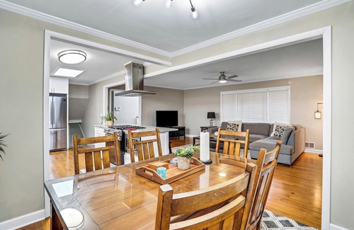 Decatur House | Renovated, Comtemporary Safe Quiet Minute to I-285, Close to Atlanta