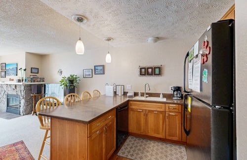 Alyeska Condo | Renovated condo with mountain views, access to hiking & skiing