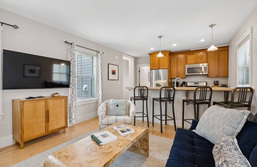 West End Condo | Renovated condo with prime West End location, 2 en suite bathrooms, & HGTV style