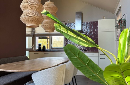 Tzummarum House | Renovated, detached and cozy vacation home with fenced garden!