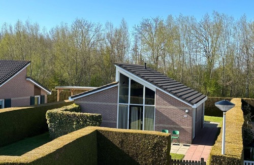 Tzummarum House | Renovated, detached and cozy vacation home with fenced garden!
