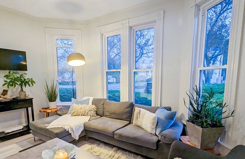Rockland Apartment | Renovated, dog-friendly apartment with office & fireplace - right in town