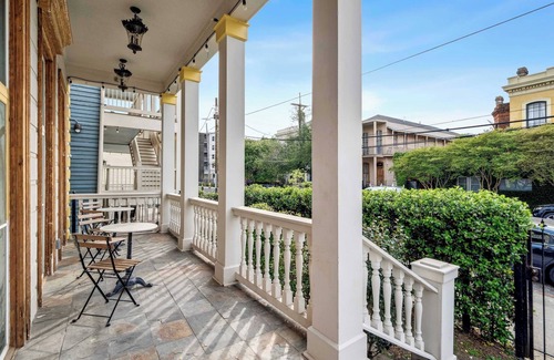 Faubourg Lafayette Villa | Renovated Eclectic Villa 5br| 6ba