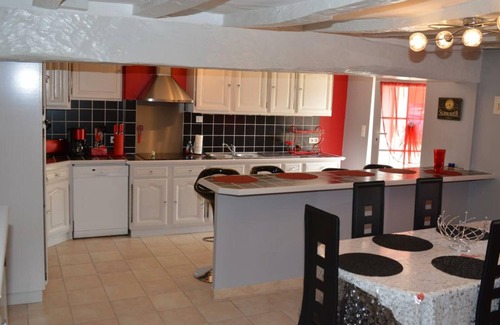 Bourgueil Cottage | Renovated Family Home in Vineyards, Modern Amenities, WiFi, Garden, Near Loire Châteaux