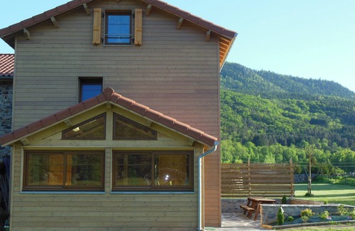 Retournac Cottage | Renovated farmhouse on the banks of the Loire