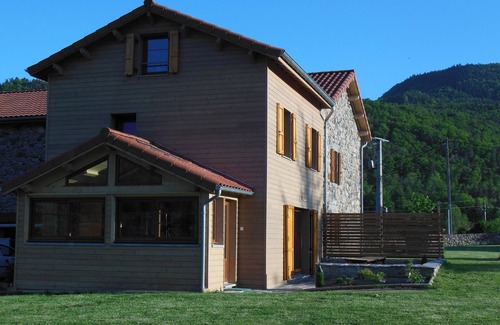 Retournac Cottage | Renovated farmhouse on the banks of the Loire