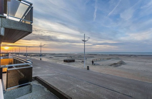 Koksijde-Bad Apartment | Renovated flat suitable for 6 people.