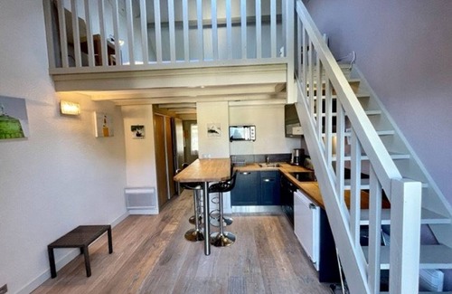 Saint-Pierre-Quiberon Apartment | Renovated mezzanine studio 32m² with balcony, parking and beach access in Saint-Pierre-Quiberon